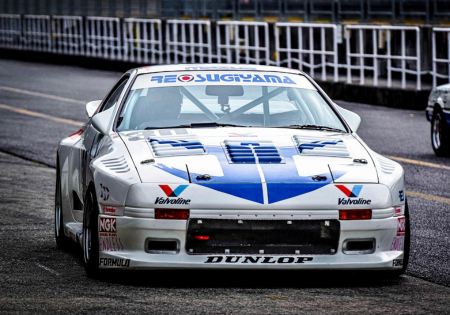 REスギヤマ岡部自動車RX-7復刻(当時の現車) 当時のドライバー長島正明がステアリングを握る